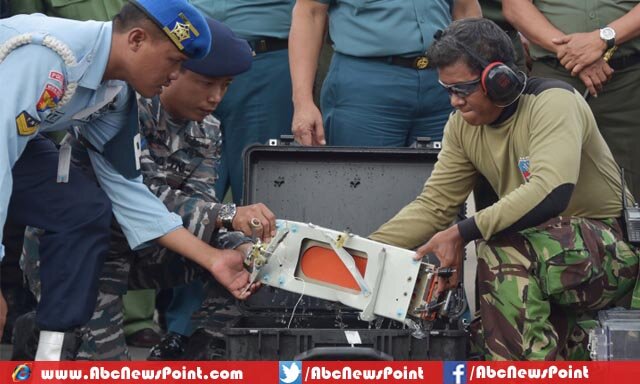 Divers-Recover-Second-Black-Box-Airasia-QZ8501-Crash-Flight