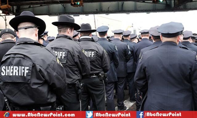 In-New-York-Thousands-Of-Police-Pay-Tribute-To-A-Murdered-Colleague